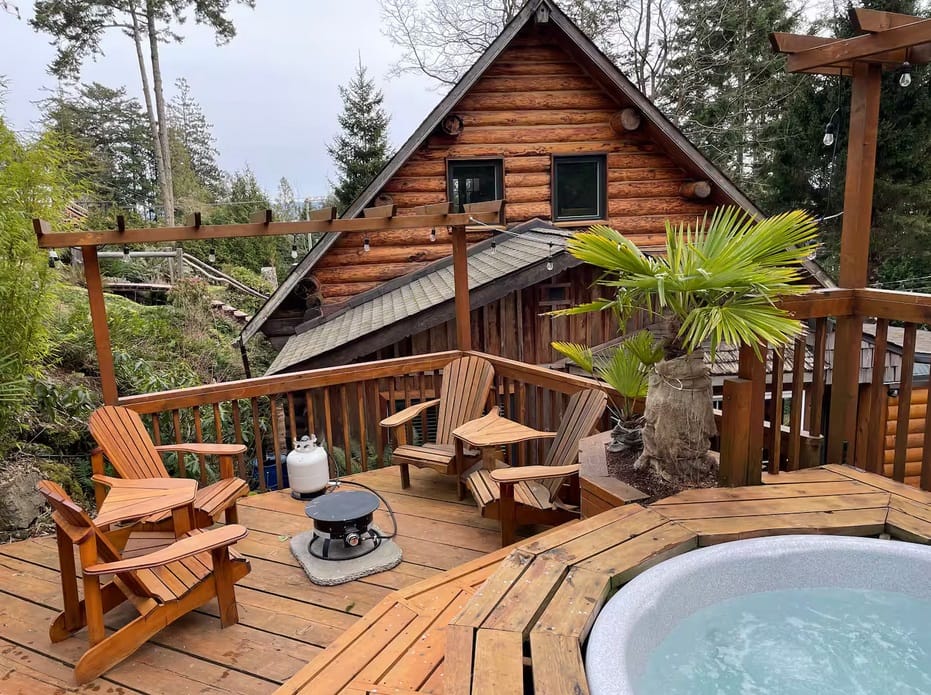 Sooke Snorkeling Adventure hot tub